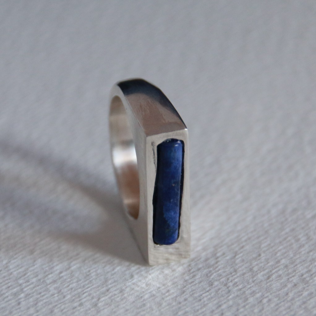 Ring met blauwe steen